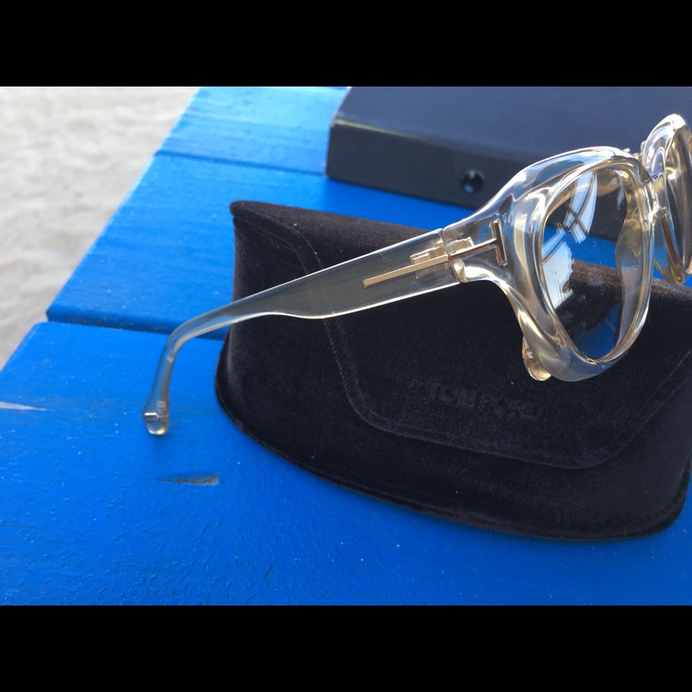 Transparent frame eyeglasses - Picture 2 of 3